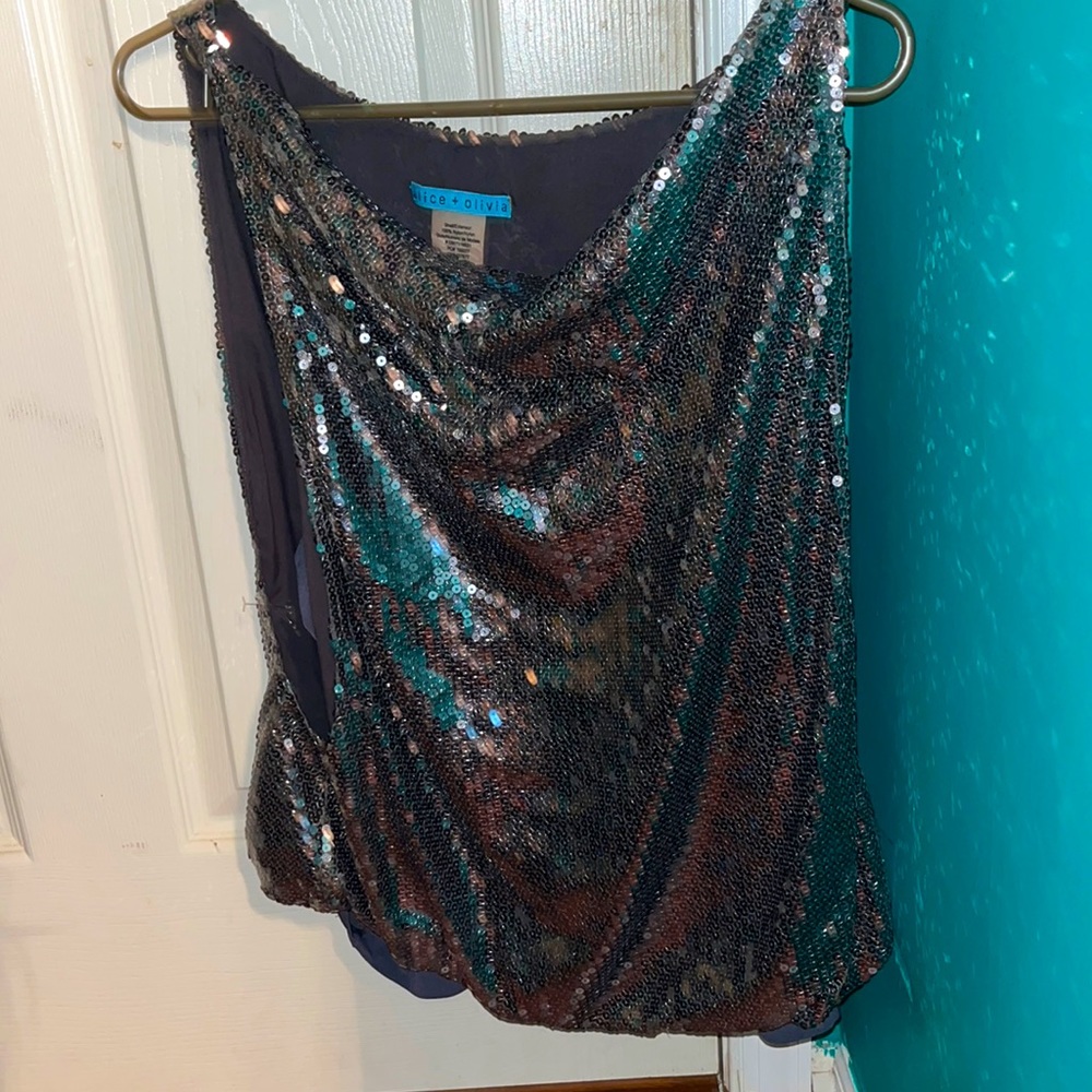 Stunning Alice + Olivia sequin top GUC